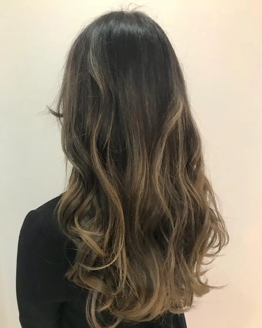 ミディアム カラー バレイヤージュ グラデーションカラー レイヤーカット ウルフカット レイヤーカット上柿のヘアスタイル