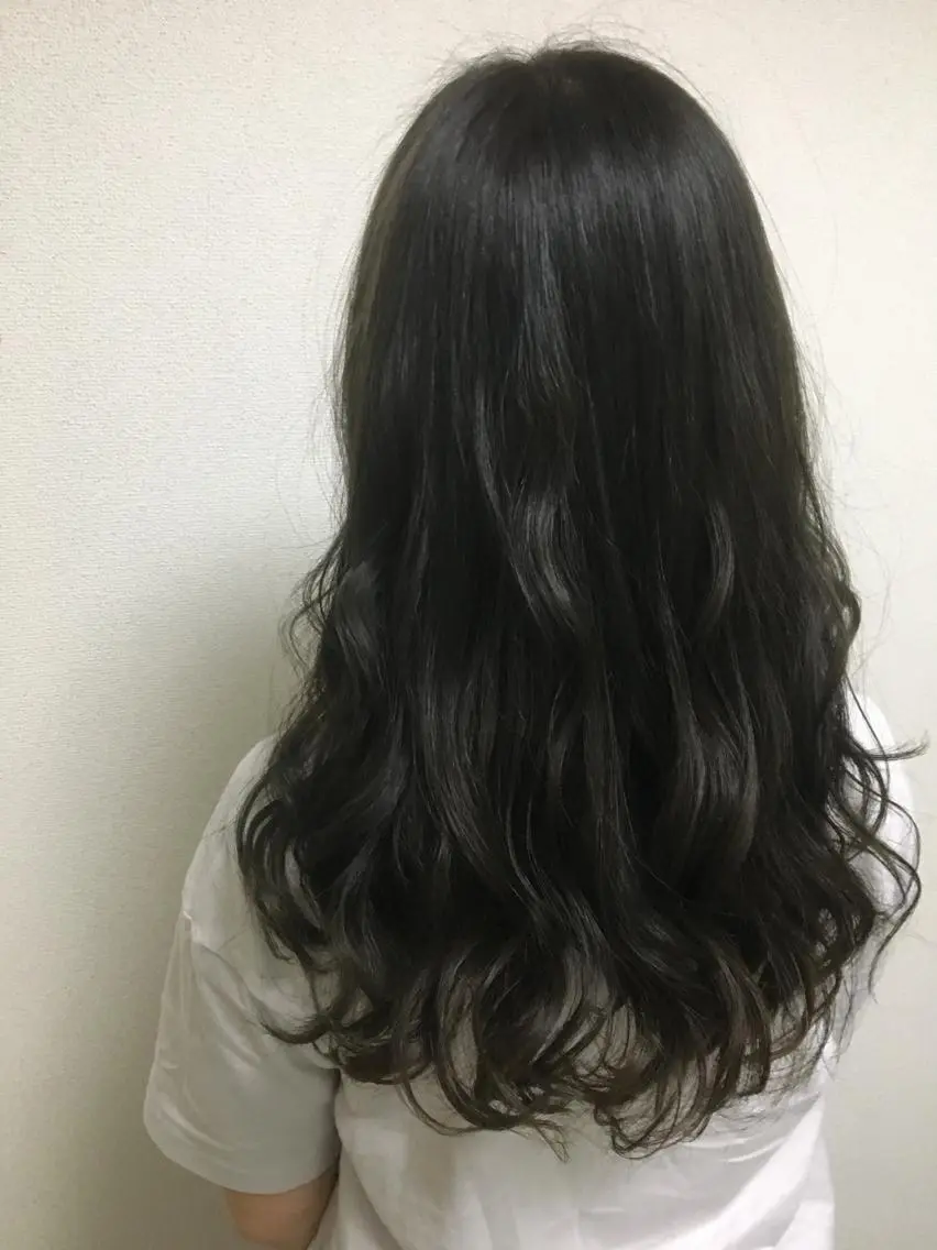 ロング カラー 乳井 悠香のヘアスタイル