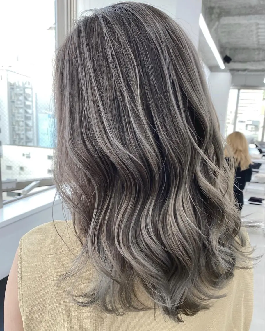 ミディアム カラー ✨ブリーチ無し 透明感HIDEのヘアスタイル