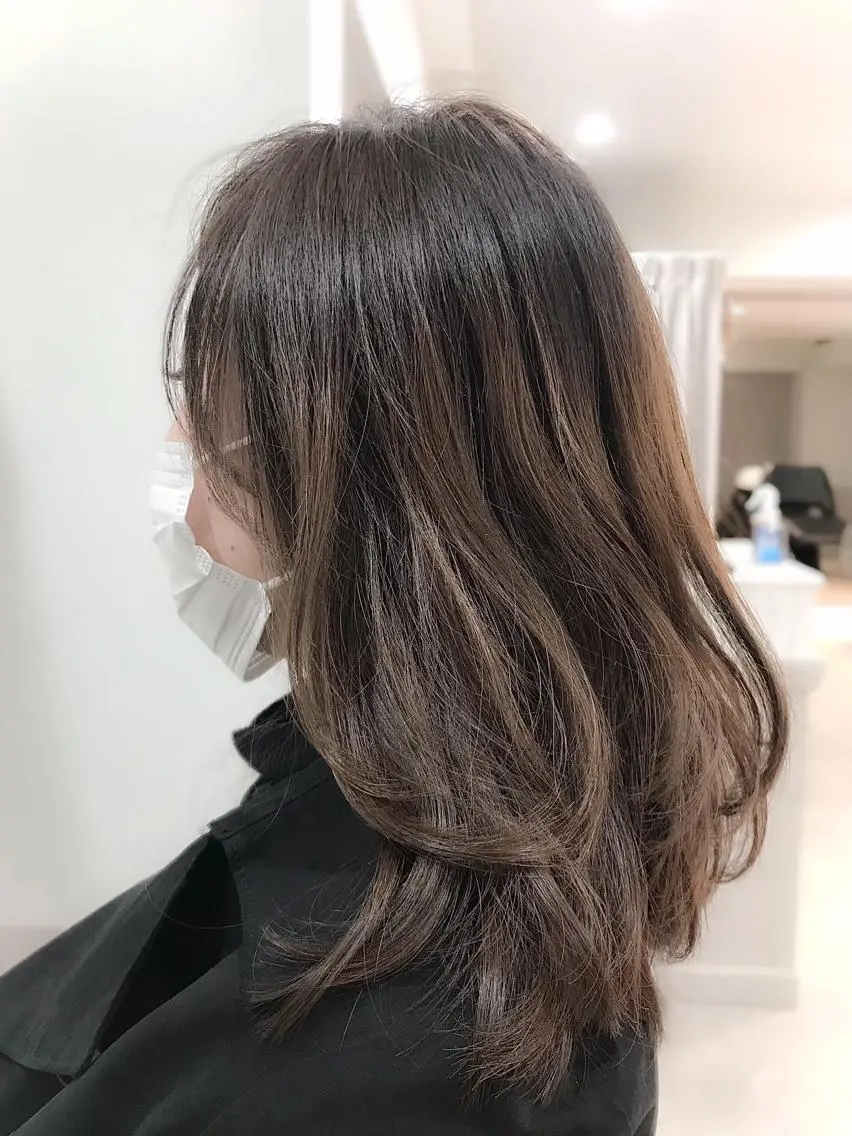 ミディアム オカダ ノゾミのヘアスタイル
