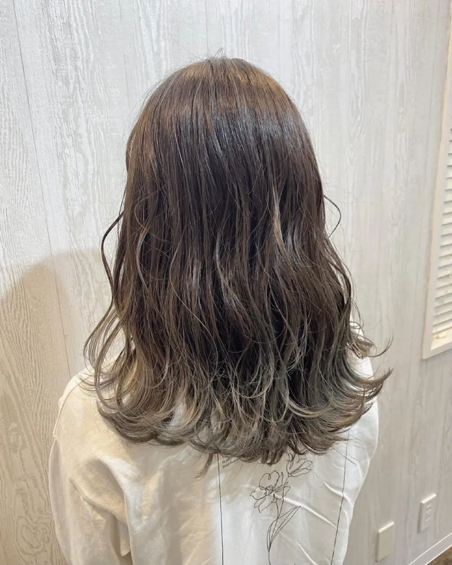 セミロング カラー パーマ カット ヘアカラー トリートメント TELA HAIR 副代表 岡田のヘアスタイル