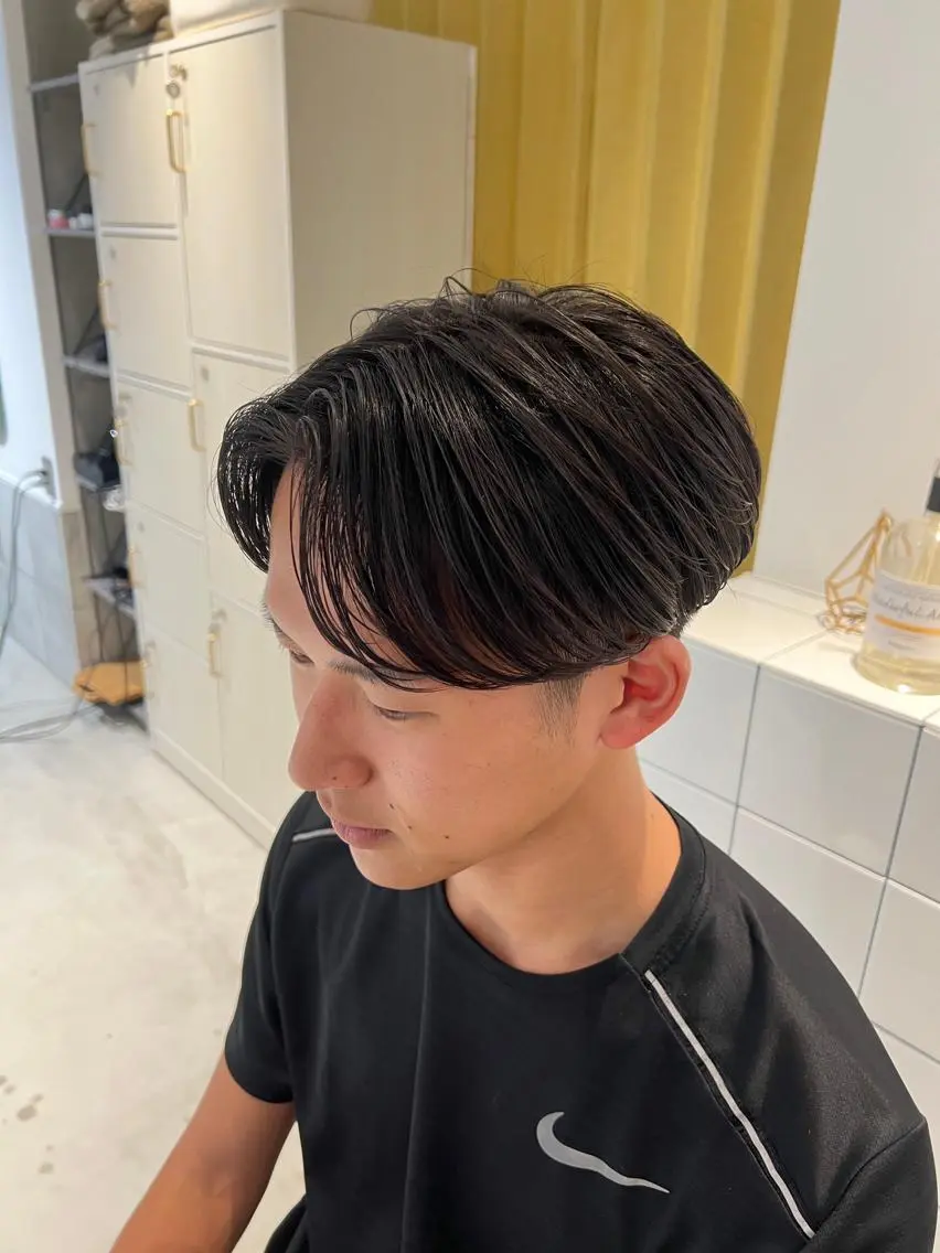 ミディアム パーマ メンズ センターパート カット パーマ メンズカットパーマ ✂️ JOYAのヘアスタイル