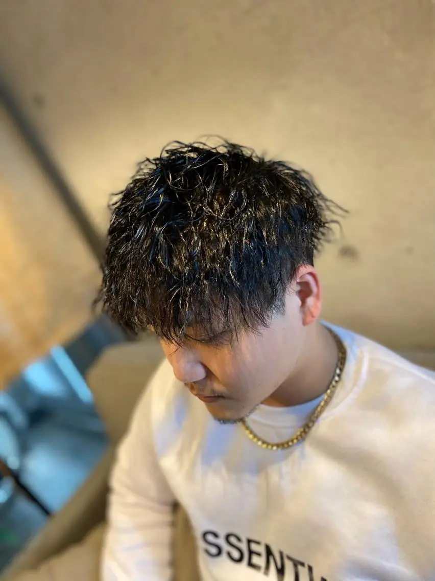 メンズ フェードカット メンズパーマ 濡れパン スキンフェード スペインカール 平山 翔也のヘアスタイル
