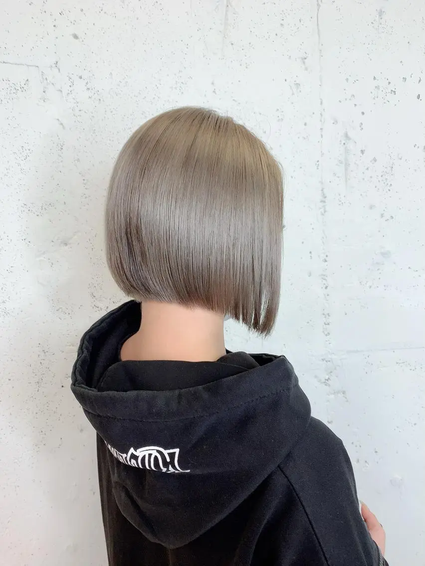 ショート カラー 透明感ハイトーン🦄 キラ🌈のヘアスタイル