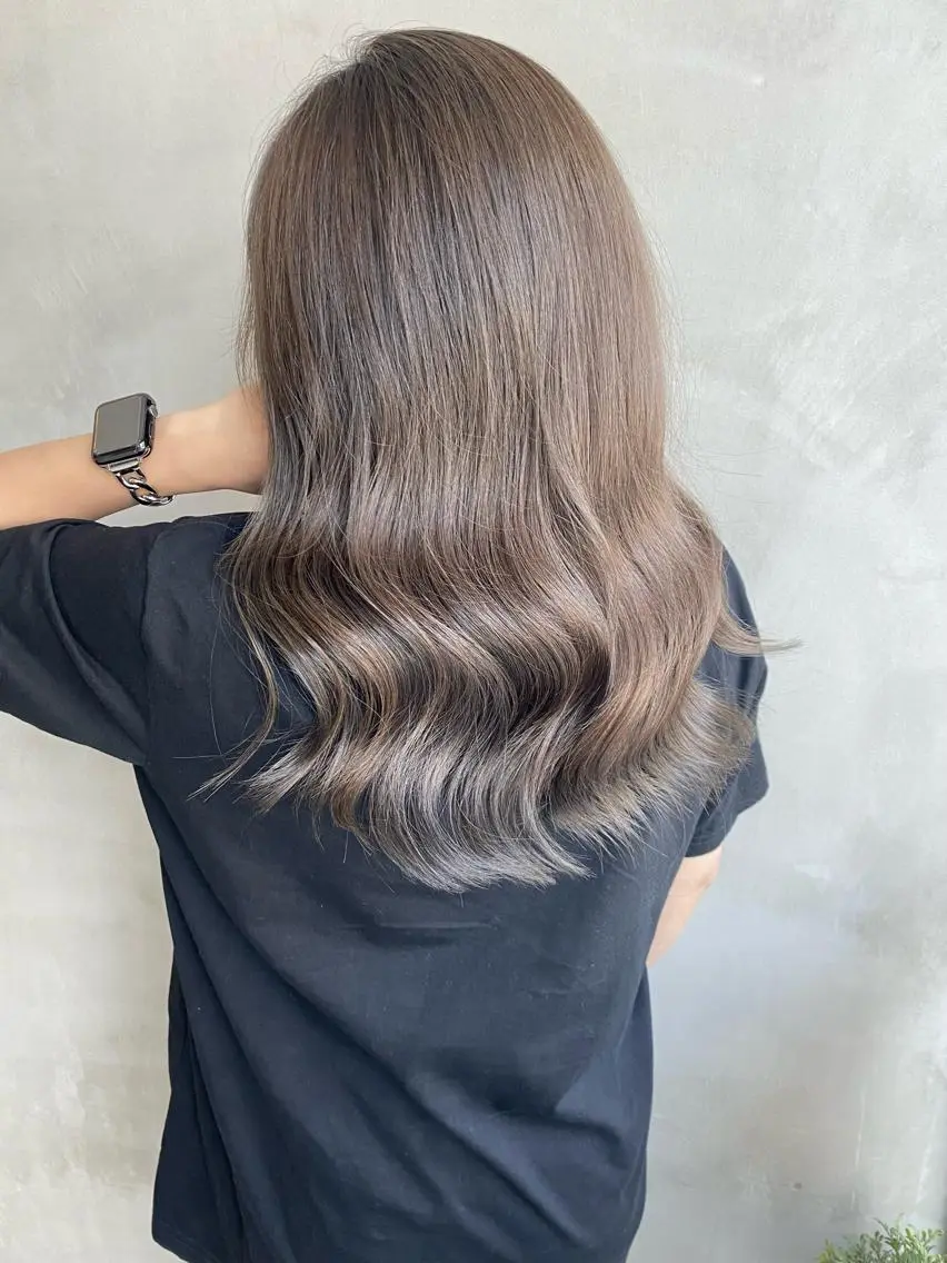 ミディアム カラー ヘアアレンジ ネイル マツエク・マツパ インナーカラー くびれヘア 外国人風カラー 学生 レイヤーカット カット ヘアカラー トリートメント 夜23時まで予約🉑 reverieあきらのヘアスタイル