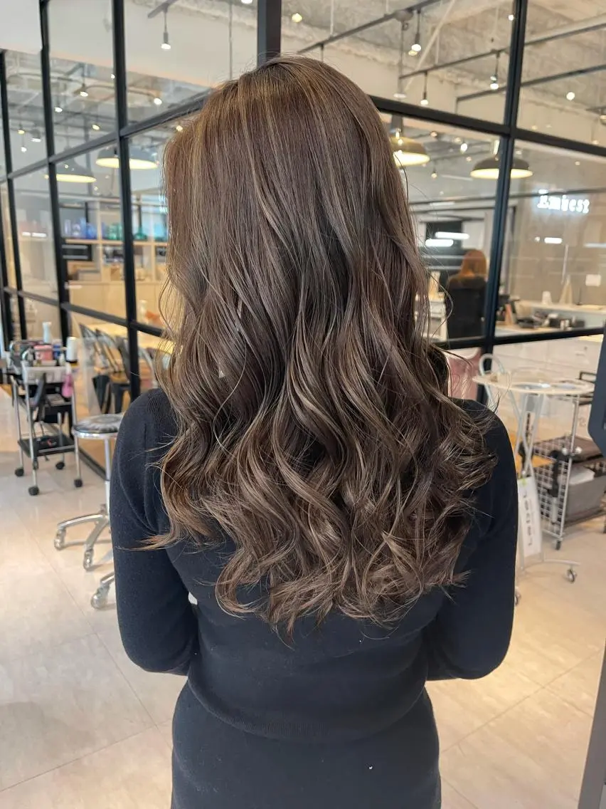 ロング カラー ハイライトカラー 3Dハイライト ハイライト biscohair 髪にドラマを。のヘアスタイル
