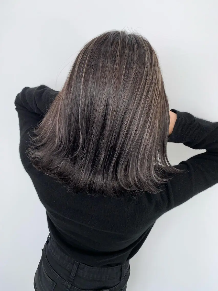 ミディアム ハイライト 山田 絵里菜のヘアスタイル