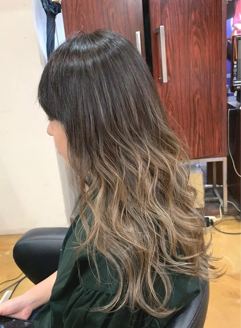 ロング カラー バレイヤージュ ハイライトカラー ハイライト レイヤーカット 韓国レイヤーカット★ 小林大樹のヘアスタイル