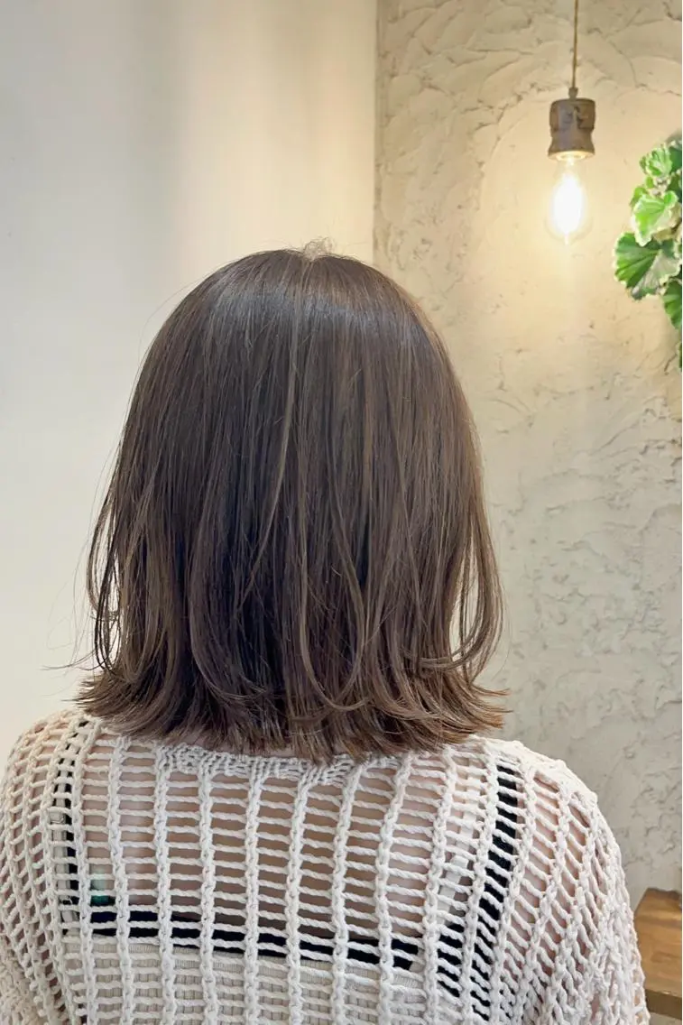 ミディアム カラー ベージュカラー ブリーチ ミルクティーベージュ ヘアカラー よこもり あいのヘアスタイル