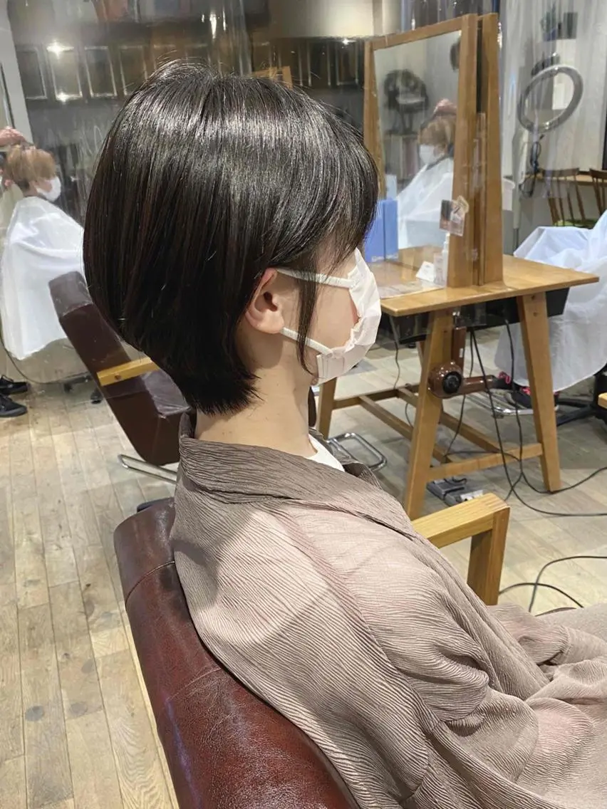 ショート カラー ショートボブ 丸みショート アッシュ 黒髪 ボブ 前田 裕介のヘアスタイル