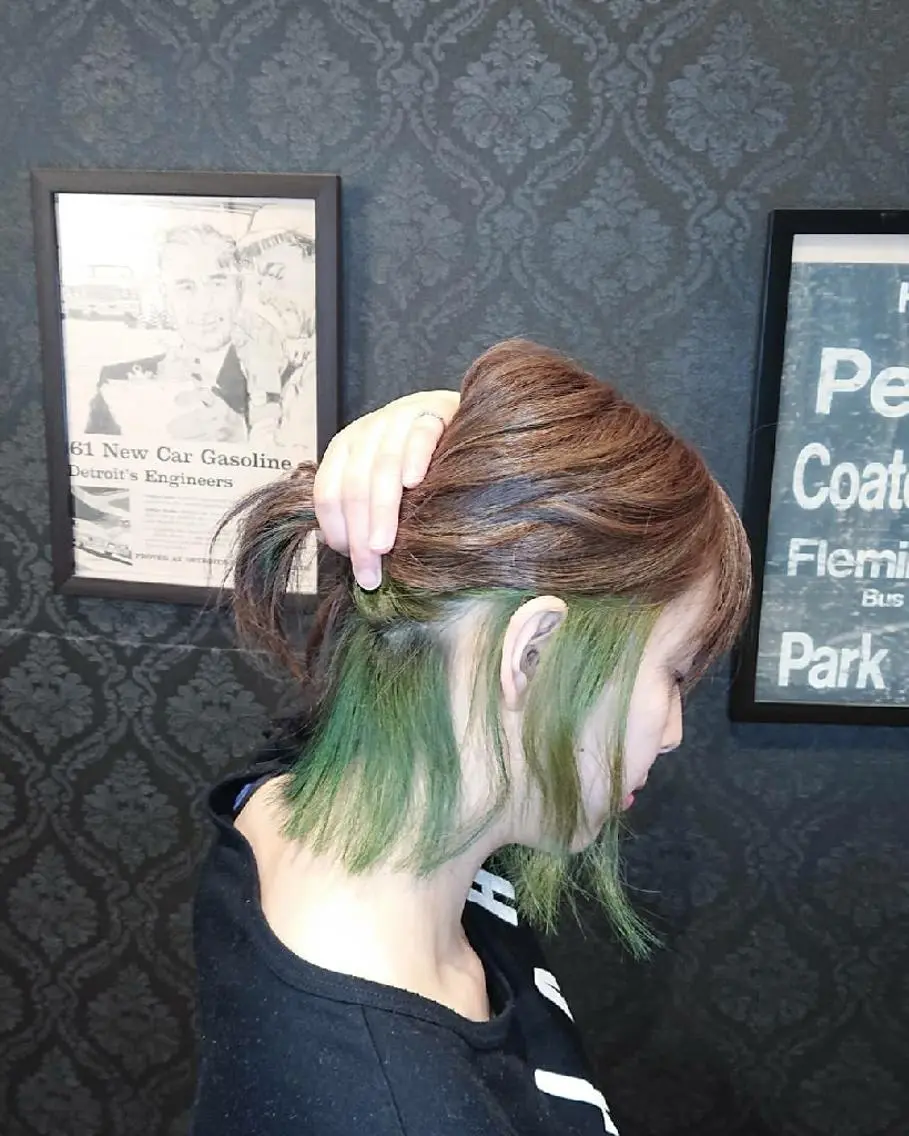 ミディアム カラー グレージュ インナーカラー カット ヘアカラー 保住 恭平のヘアスタイル