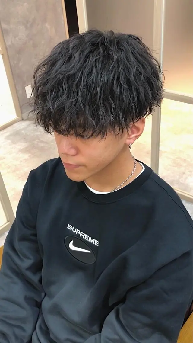 ショート パーマ メンズ メンズパーマ ツイストスパイラルパーマ スパイラルパーマ 早野 蓮のヘアスタイル