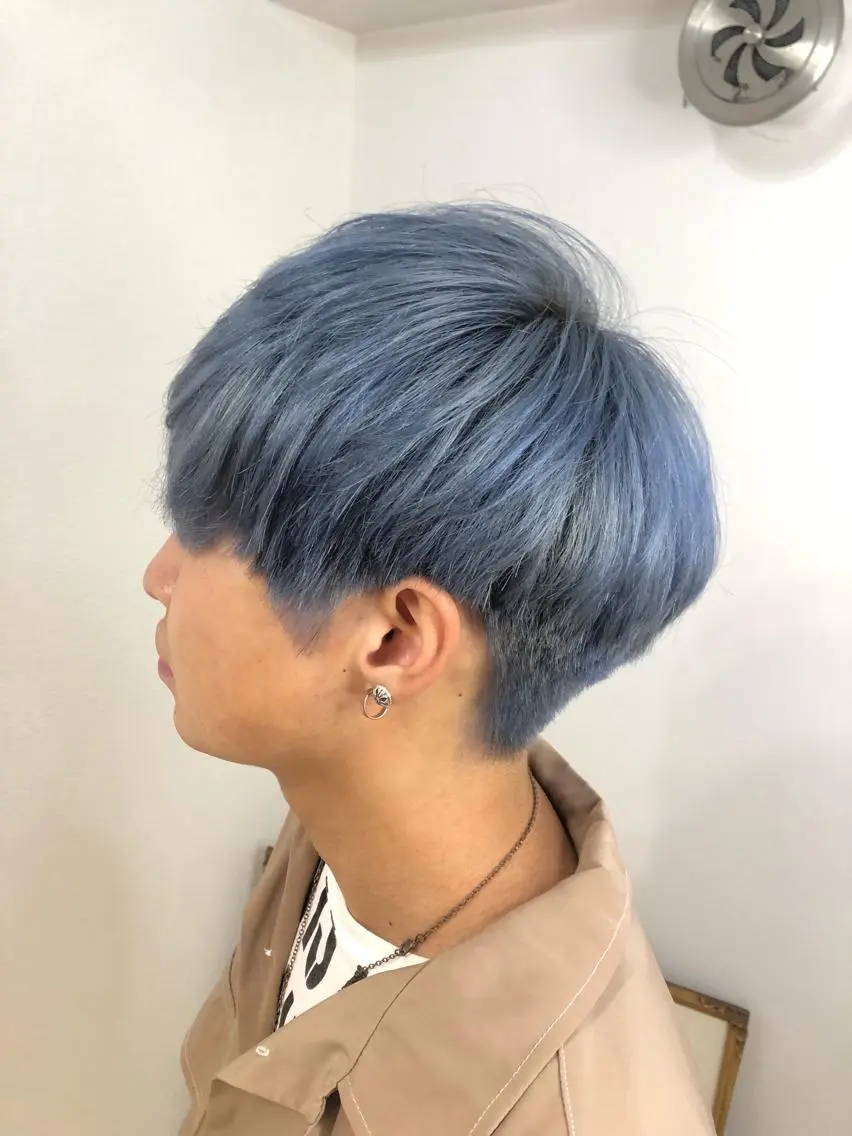 ショート カラー メンズ メンズブリーチ ブリーチ ブルーカラー 🤍中野 レオ🤍のヘアスタイル