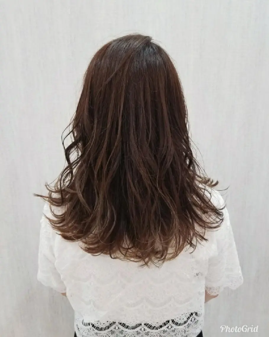 セミロング アッシュ レイヤー×艶髪特化 代表 西村功平のヘアスタイル