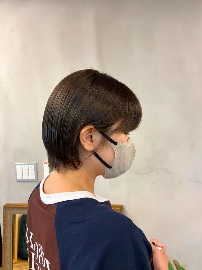 ショート カラー ブリーチ ブラウンカラー オリーブブラウン ヘアカラー トリートメント mana/オリーブ /髪質改善/レイヤーのヘアスタイル