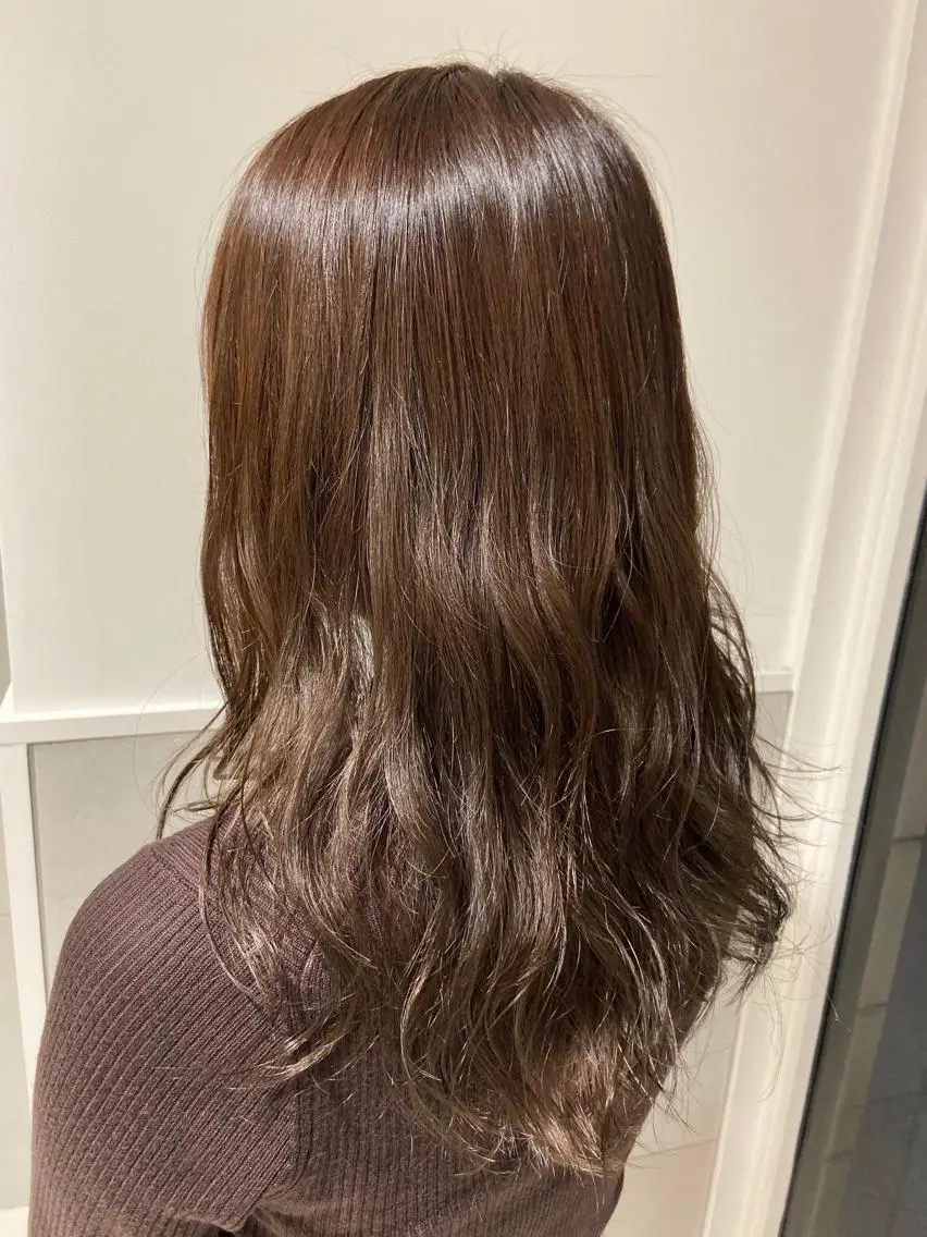 セミロング カラー ベージュカラー カット ヘアカラー トリートメント 小栗 麻衣のヘアスタイル