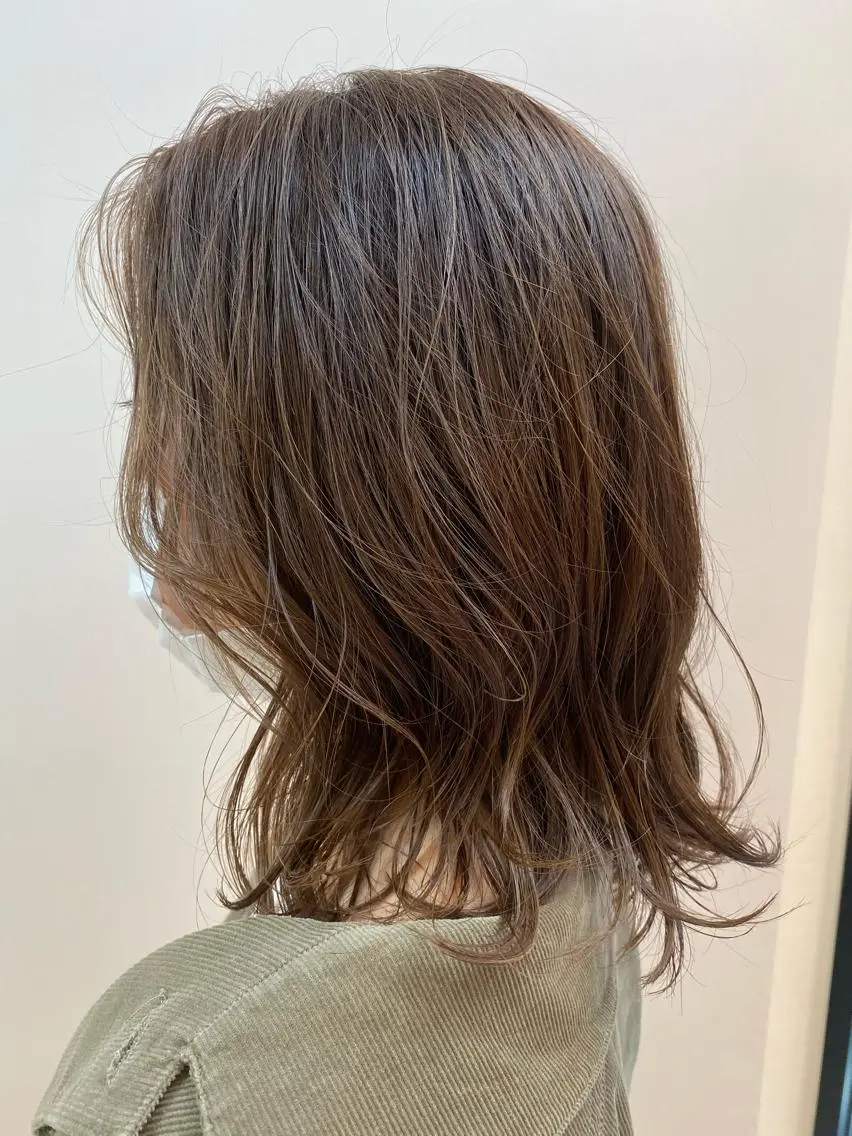 ロング カラー ブリーチ 顔周りカット 小顔レイヤー/ ベージュ🤍Rieのヘアスタイル
