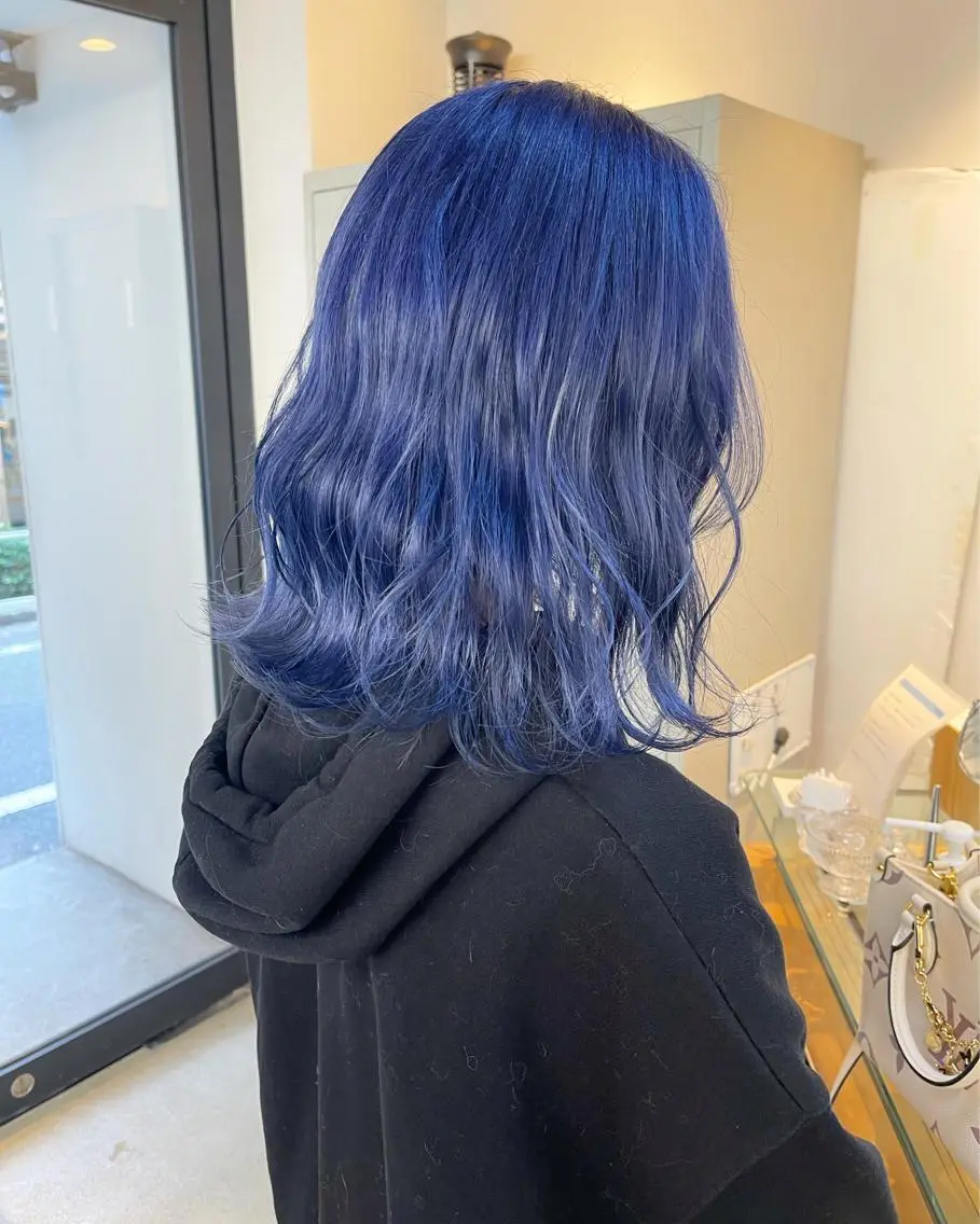 ミディアム カラー ブリーチ ブルーカラー ネイビーカラー ヘアカラー トリートメント 渋谷ケアブリーチ Suuのヘアスタイル