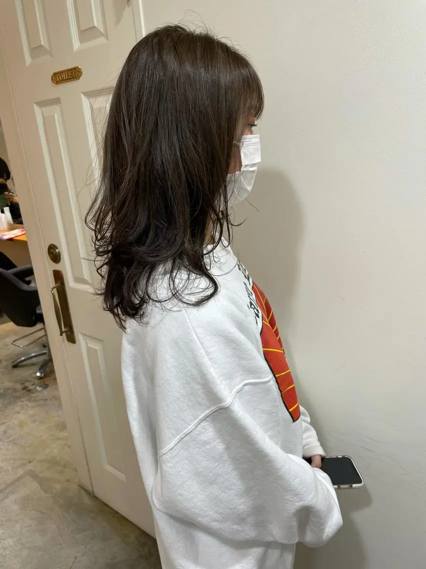 ミディアム カラー カット ヘアカラー トリートメント MIOベージュカラー 柔らかいカラーのヘアスタイル