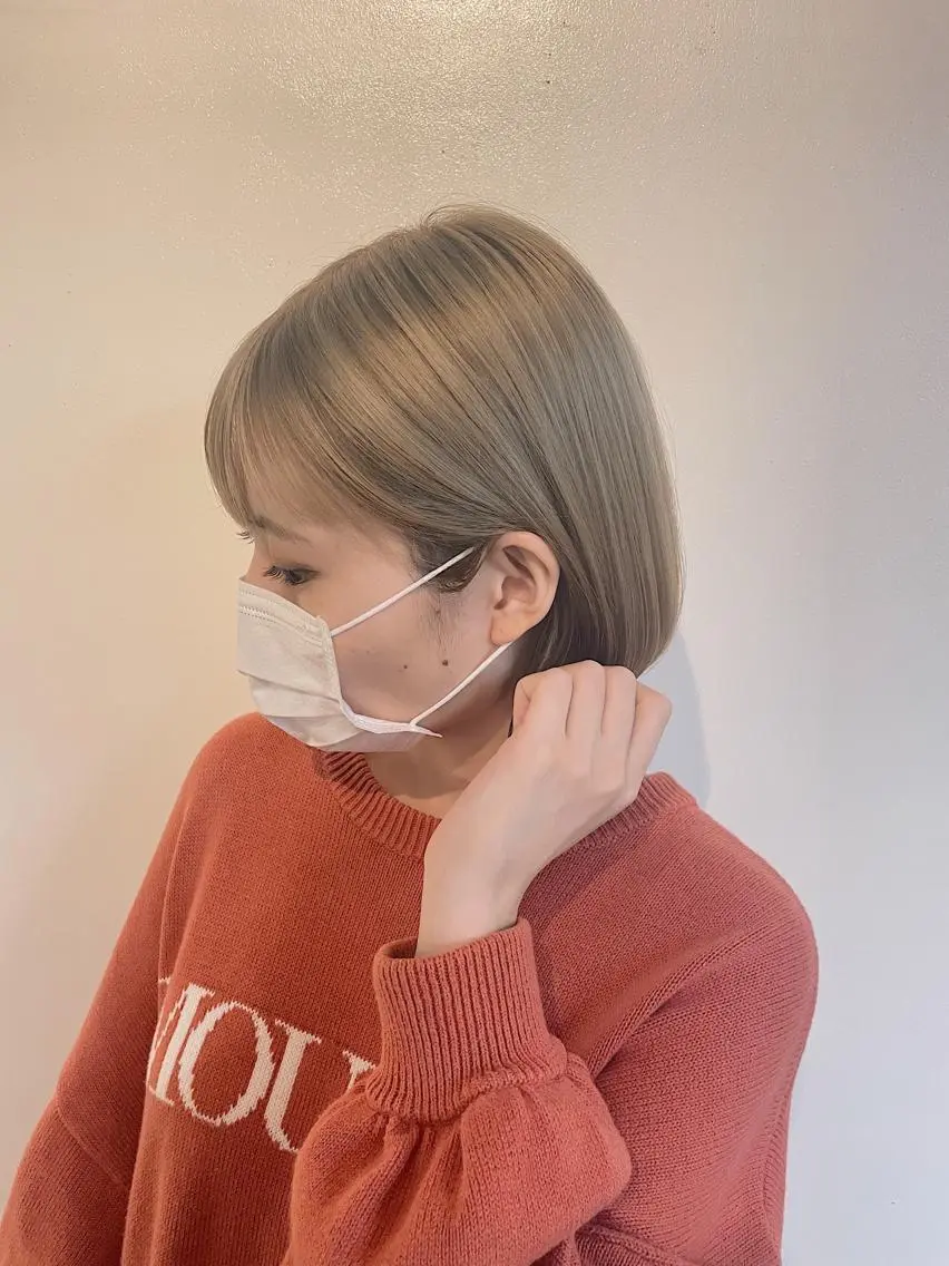 ショート カラー ベージュカラー ブリーチ ホワイトベージュ ボブ カット ヘアカラー h a k u 大倉 卓人のヘアスタイル