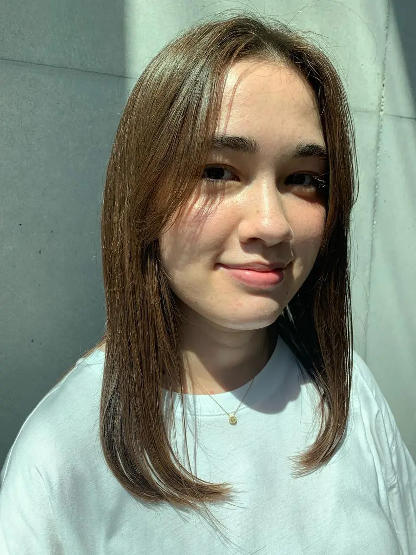 セミロング トリートメント カット トリートメント ブリーチなしWカラー /地毛風/小林凪沙のヘアスタイル
