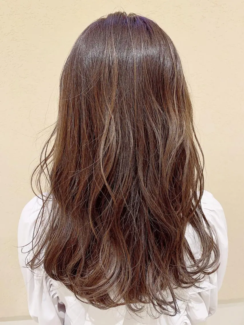 セミロング カラー ベージュカラー ヘアカラー 大人レイヤー×艶髪 小久保　春暁のヘアスタイル