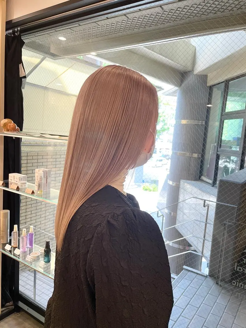 セミロング カラー ベージュカラー ミルクティーベージュ ヘアカラー トリートメント 城 健太郎 💎ハイトーンのヘアスタイル