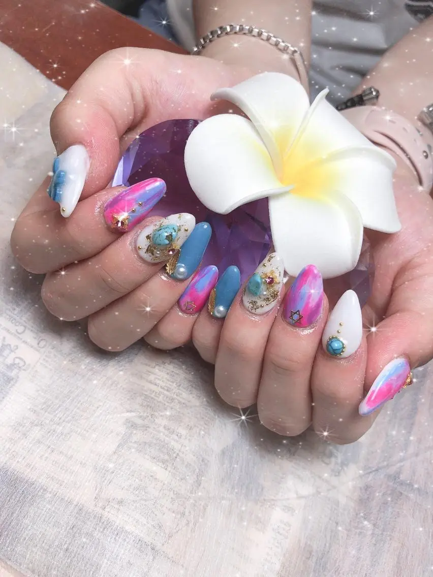 ミディアム ネイル アートネイル ストーンネイル ハンドネイル 《LB》ラブリエ Nail&eyeのマツエク・マツパデザイン