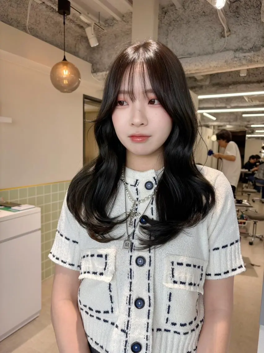 セミロング カラー ブリーチ 透明感カラー グレージュ ブリーチなしカラー オリーブカラー カット ヘアカラー トリートメント 初めてでも安心🌟 newi町田✂のヘアスタイル