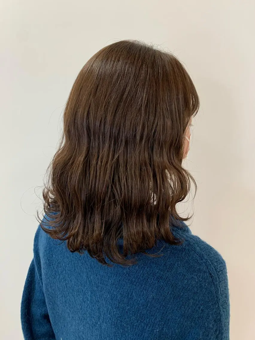 ミディアム カラー 黒髪 卒業式のヘアスタイル ヘアカラー トリートメント 顔まわりカット✄ ベージュカラー🧸のヘアスタイル