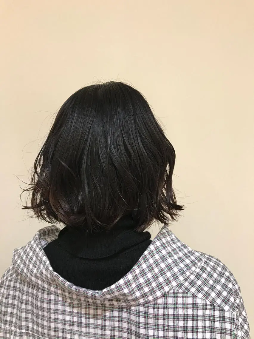 ミディアム パーマ ウルフカット／吉村 桃子のヘアスタイル
