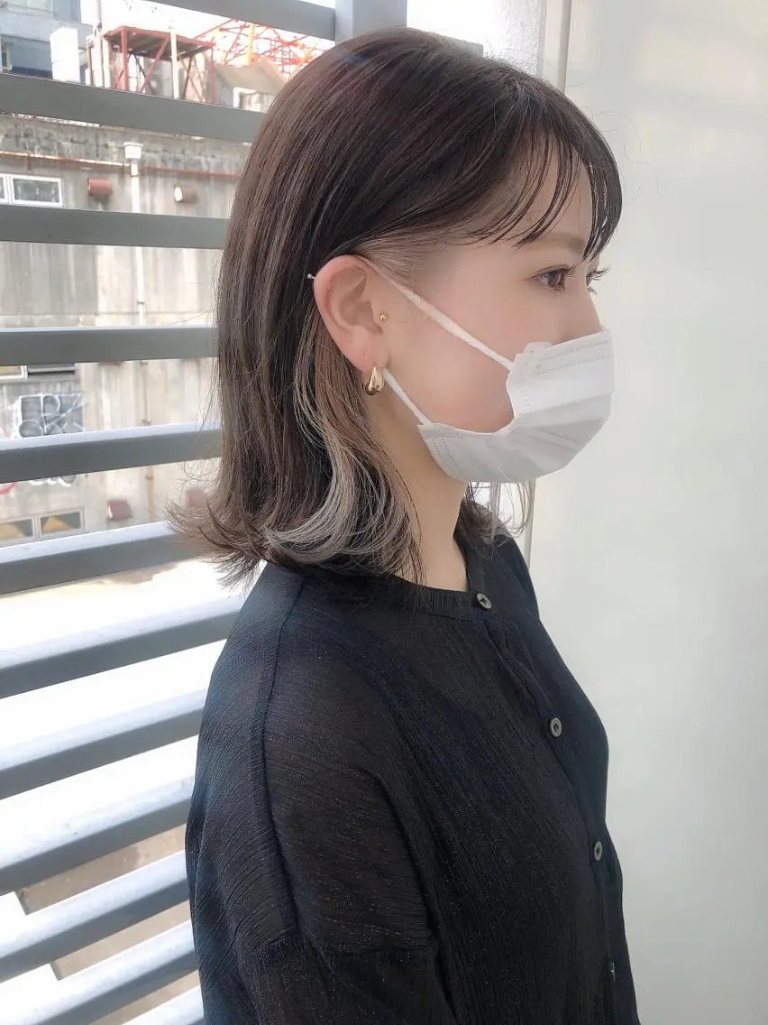 ミディアム カラー ヘアカラー 韓国🇰🇷レイヤー 映える顔周り🩷のヘアスタイル