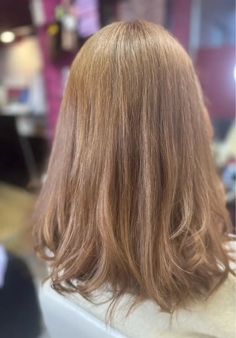 ミディアム カラー ベージュカラー ブリーチ ミルクティーベージュ 横山 千春のヘアスタイル