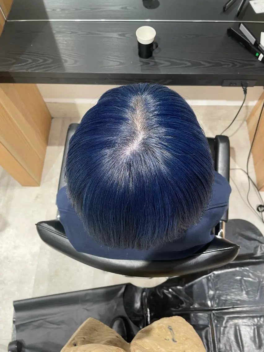 カラー ブリーチ ブルーカラー ネイビーカラー 吉田一輝 外国人パーマのヘアスタイル