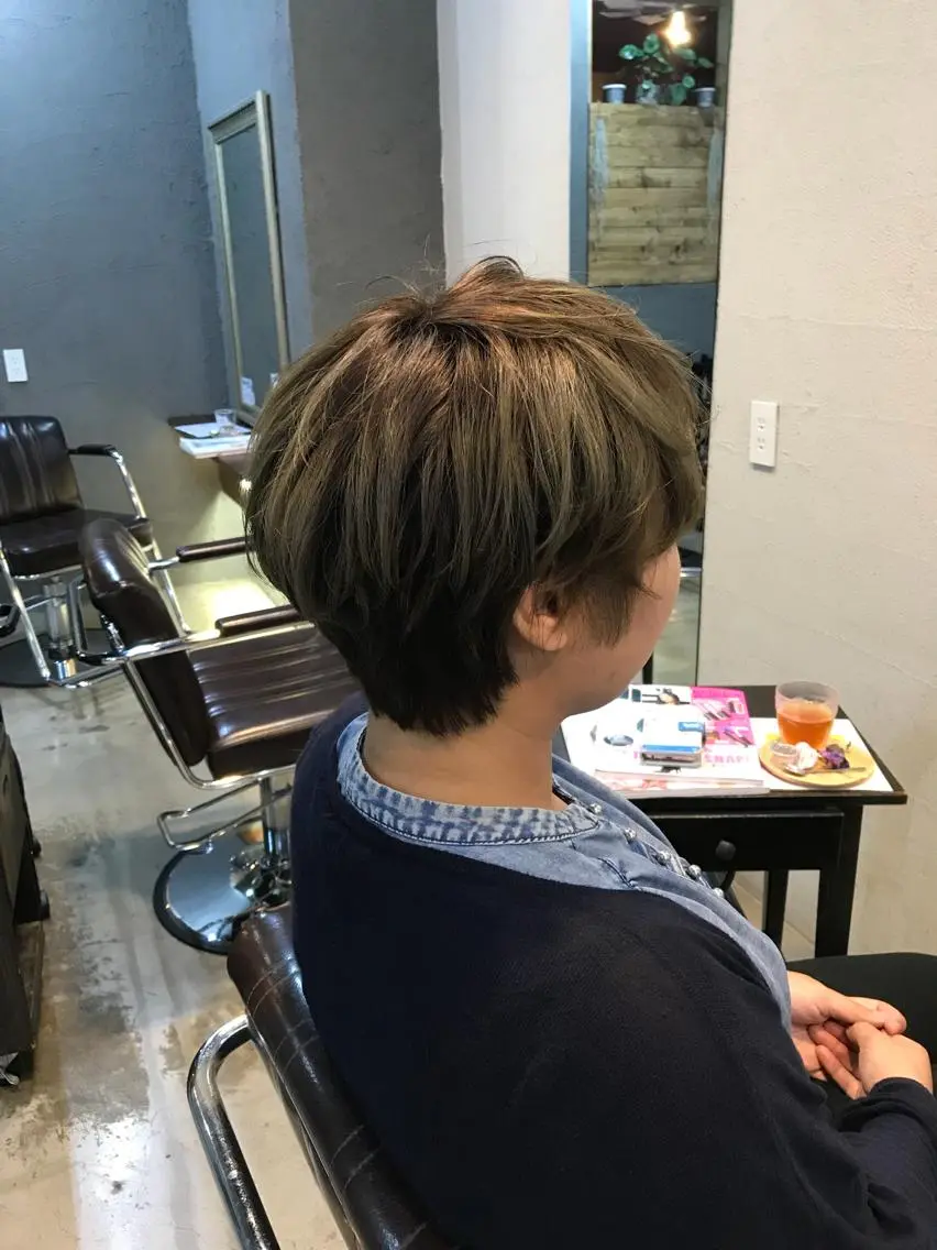 ショート カラー ハイライトカラー ボブ ハイライト ヘアカラー ヘッドスパ 正分 真美のヘアスタイル