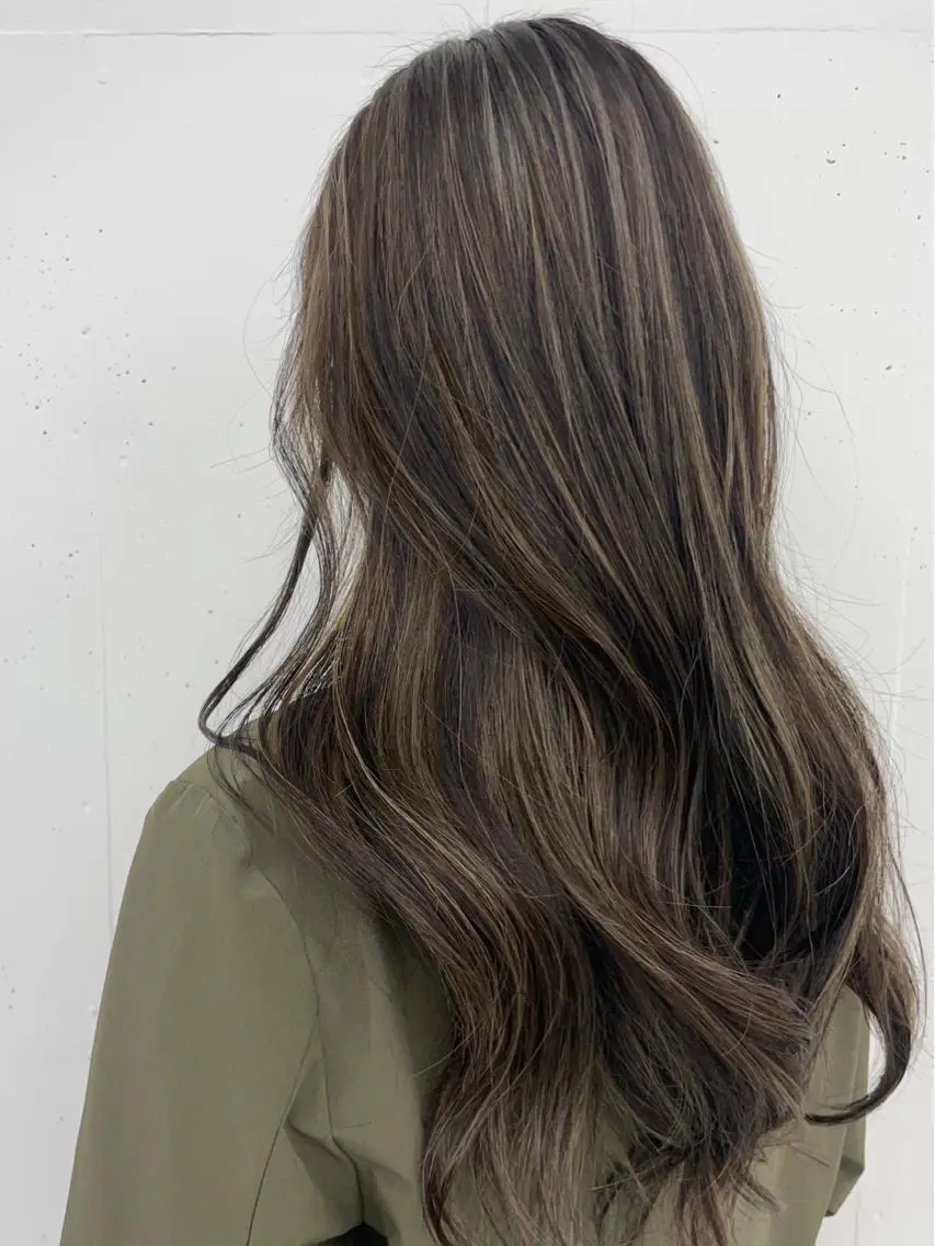 ロング カラー ブリーチ ケアブリーチ ハイライトカラー ハイライト トリートメント レイヤーカット💖 Kaedeのヘアスタイル