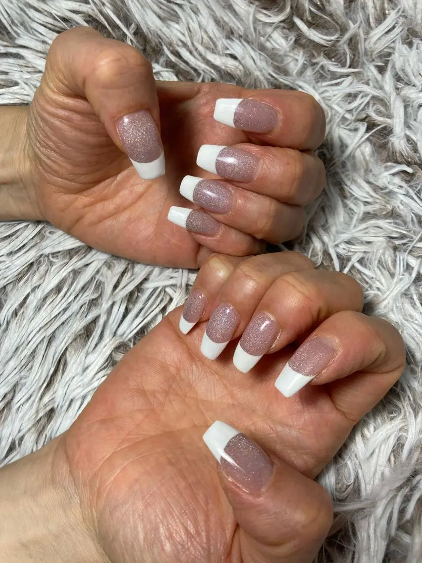 セミロング ネイル ハンドネイル フットネイル ✴︎ Delightのネイルデザイン