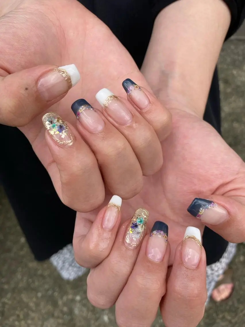 セミロング ネイル ハンドネイル フットネイル ✴︎ Delightのネイルデザイン
