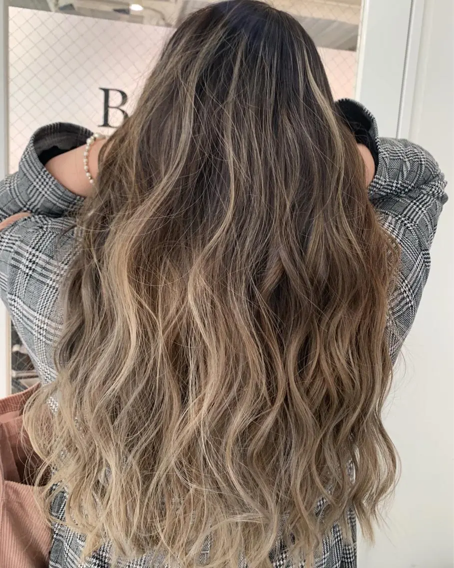 ロング カラー ヘアアレンジ バレイヤージュ レイヤーカット ヘアカラー トリートメント 縮毛矯正 髪質改善寺坂雄飛💐のヘアスタイル