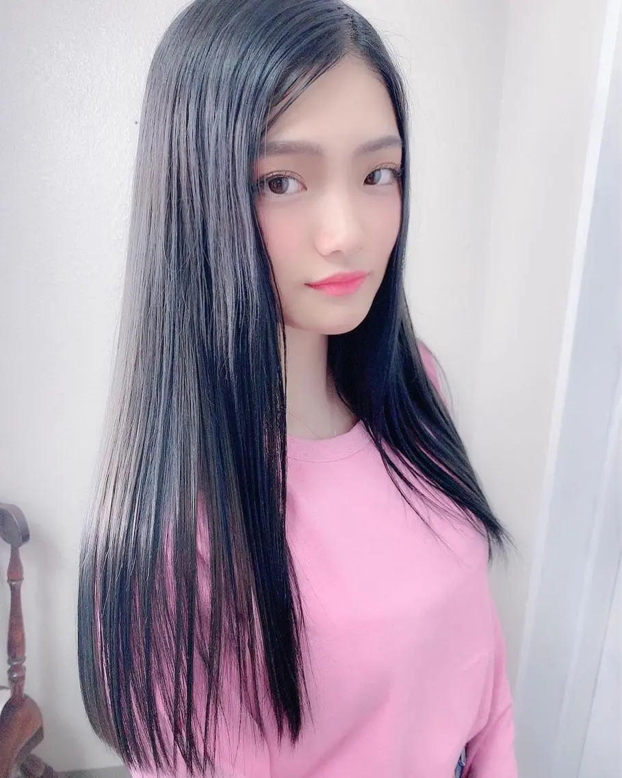 ロング カラー 黒髪 ブルーカラー ブルーブラック 透明感カラー グラデーションカラー ヘアカラー BOX mico.のヘアスタイル