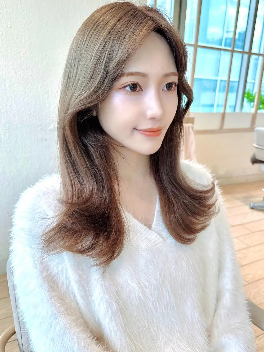 セミロング くびれヘア 顔まわりレイヤー 韓国風ヘア レイヤーカット 似合わせカット カット ヘアカラー トリートメント 市原 大翼のヘアスタイル