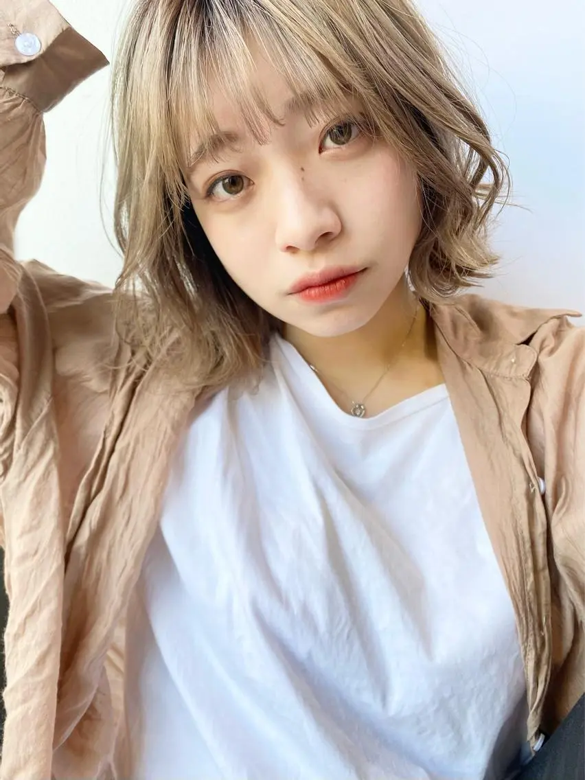 ショート カラー ベージュカラー ダブルカラー ミルクティーベージュ ボブ・レイヤーカット 吉敷航一のヘアスタイル