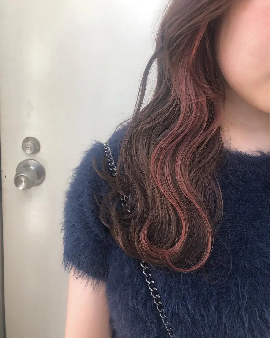 セミロング カラー ブリーチ ヘアカラー 韓国🇰🇷レイヤー 映える顔周り🩷のヘアスタイル