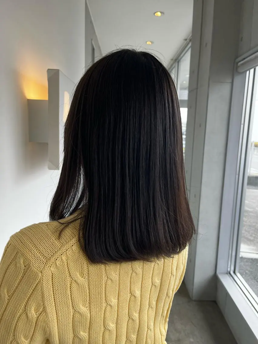 ミディアム アッシュ おせ ちさとのヘアスタイル