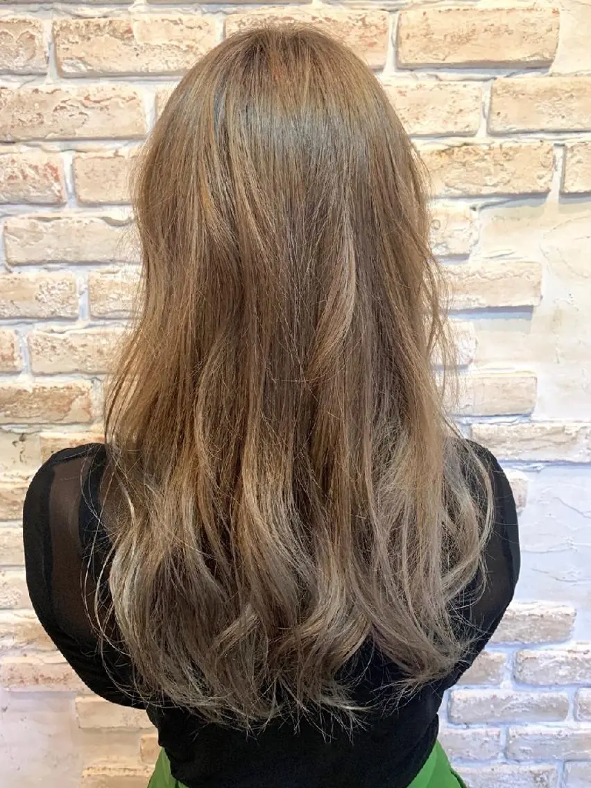 ロング カラー カット ヘアカラー Nina by Babyloneのヘアスタイル