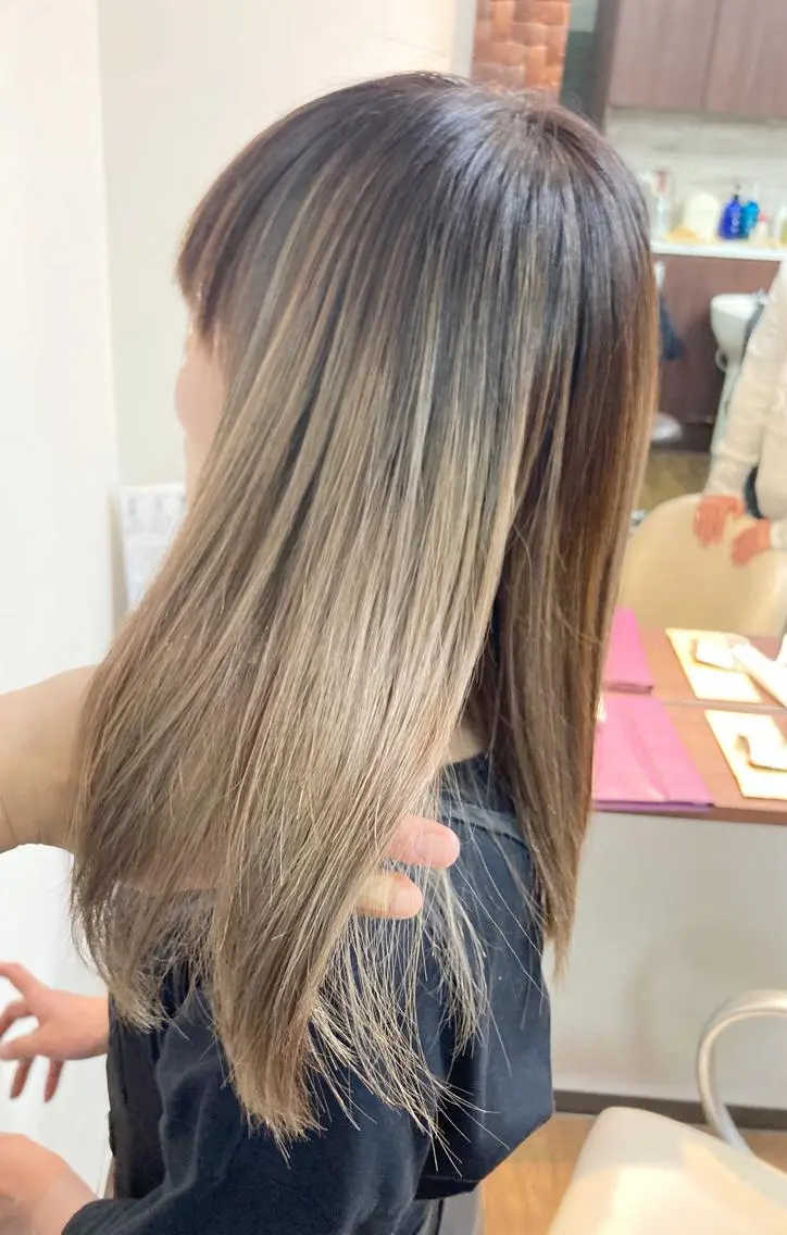 カラー ヘアと眉Otsuka Hikari💆‍♀のヘアスタイル