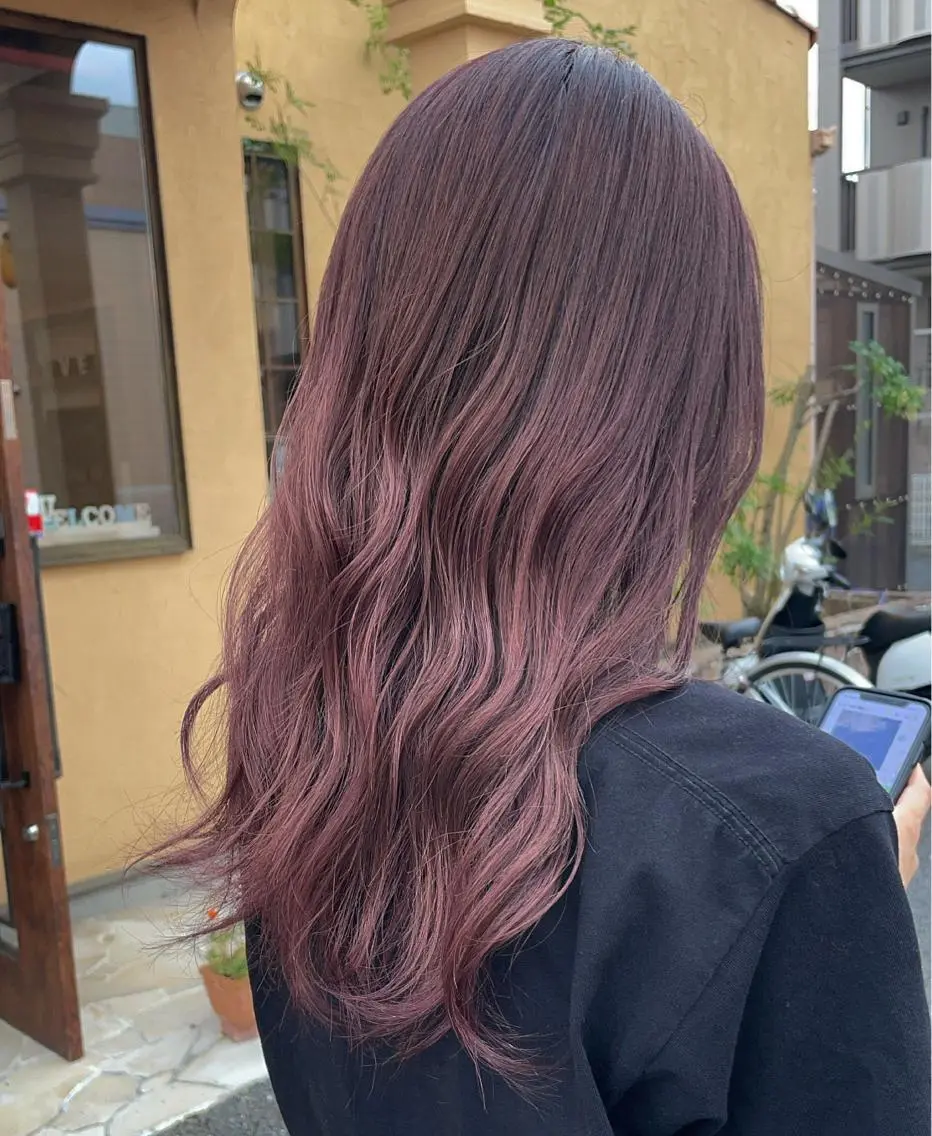 ロング カラー ブリーチ 川元 汐音のヘアスタイル