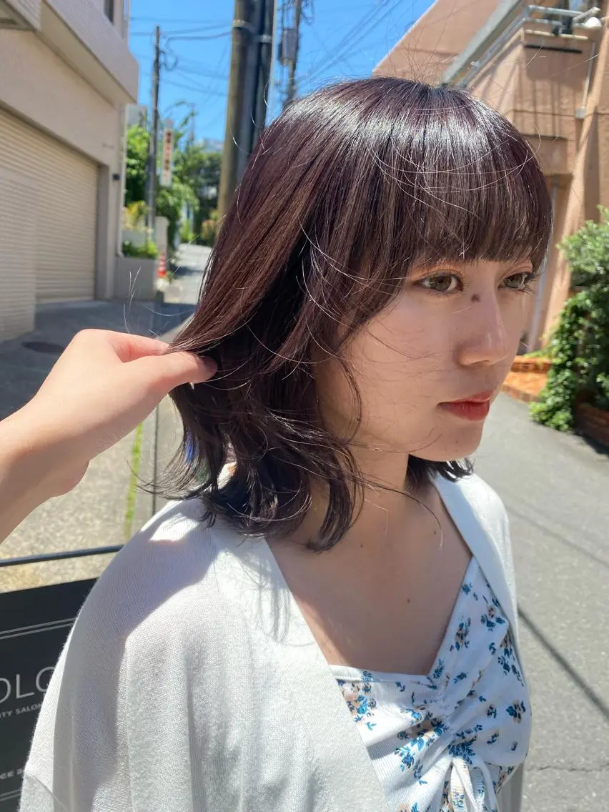 ミディアム パープルカラー ボブ くびれヘア 奈良 彩華のヘアスタイル
