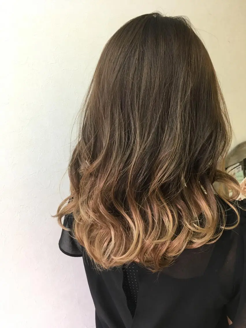セミロング ロング カラー アッシュ ベージュカラー グラデーションカラー 髪質改善 中川　翔のヘアスタイル