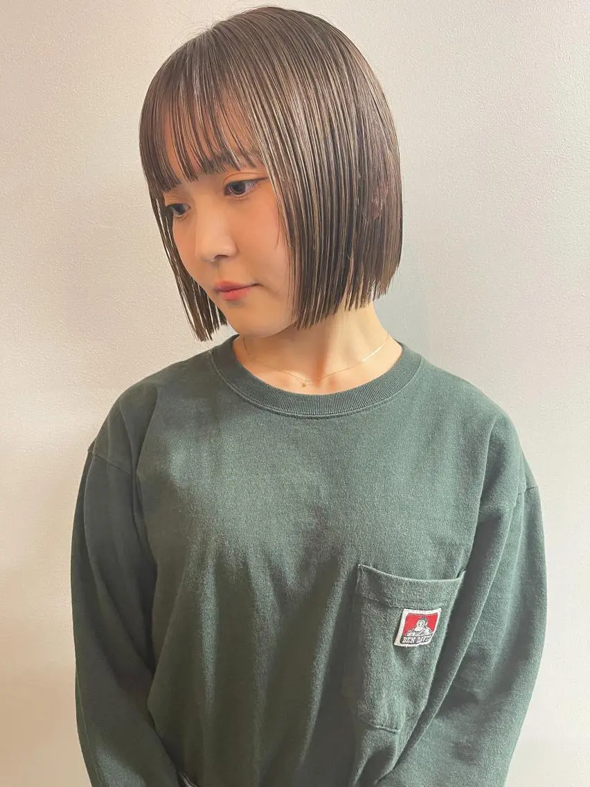 ショート 顔まわりレイヤー デザインカットのヘアスタイル